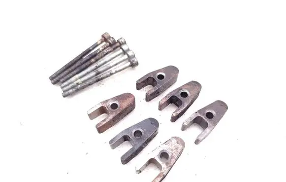 Mercedes-Benz CLS C218 X218 Fuel Injector clamp holder 