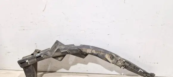 Volkswagen PASSAT B5 Front bumper mounting bracket 3b0807050