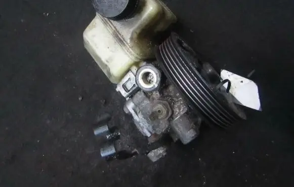 Mazda 6 Power steering pump 