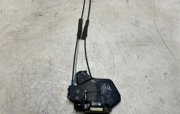 Toyota Corolla Verso AR10 Rear door lock