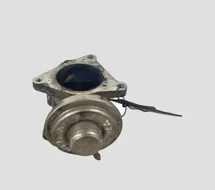 Volkswagen Golf V EGR valve 038129637D