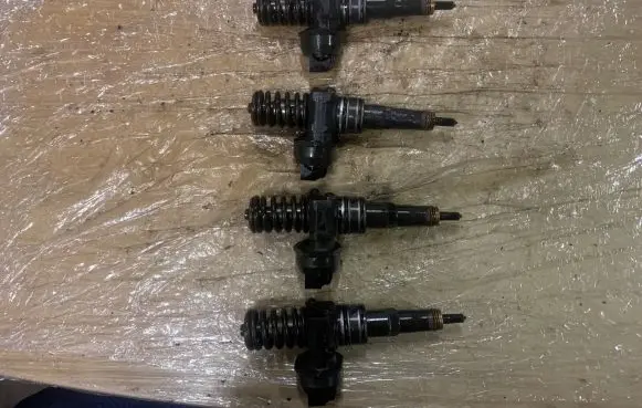 Volkswagen PASSAT B6 Fuel injectors set 038130073AG