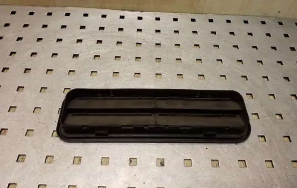 Mercedes-Benz E W211 Quarter panel pressure vent A2118300042