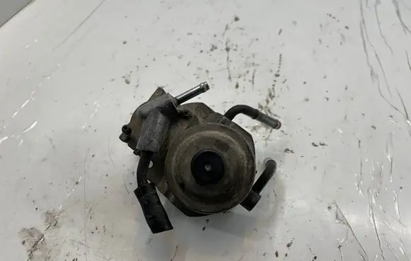 Toyota RAV 4 (XA30) Fuel filter bracket/mount holder 
