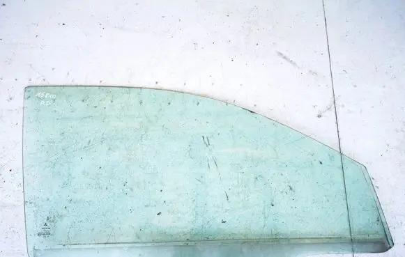 Mitsubishi Space Star Front door window glass four-door