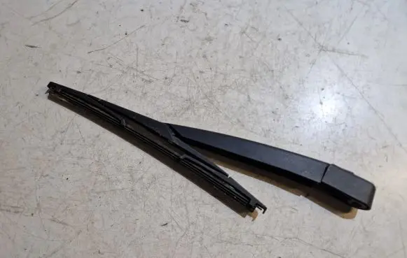 Nissan Qashqai Rear wiper blade arm 33493