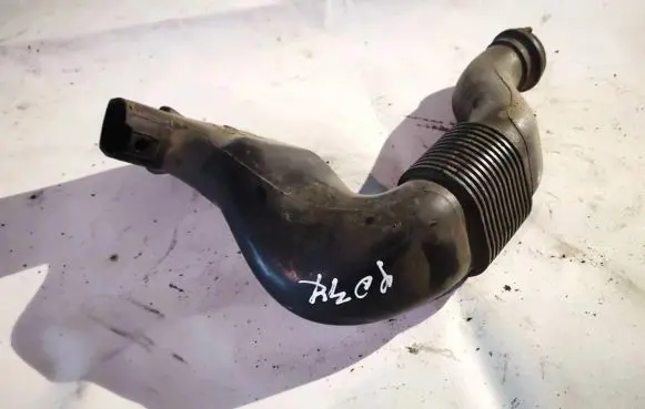 Skoda Fabia Mk2 (5J) Air intake hose/pipe 6y0129618a