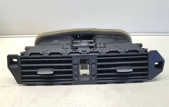 BMW 5 E60 E61 Dash center air vent grill 9112206