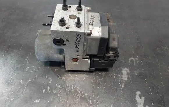 Volkswagen PASSAT B5 ABS Pump 8E0614111H 0265220481 0273004286