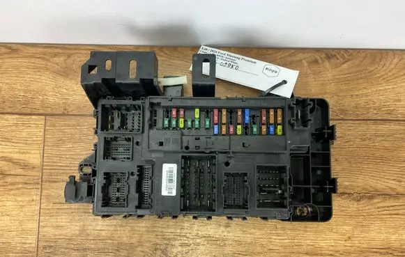 Ford Mustang VII Center console control module PR3T-15604-KAAF.pi
