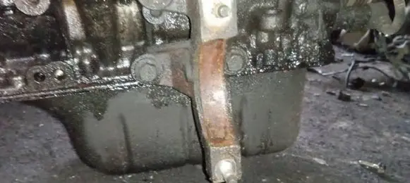 Ford Focus Engine mounting bracket