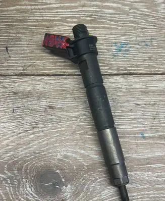 BMW 7 G11 G12 Fuel injector 8571565