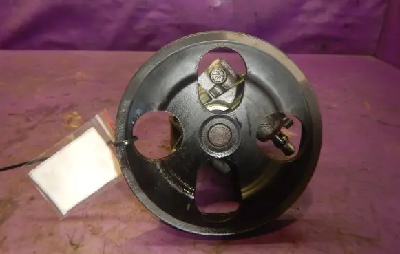 Mitsubishi Carisma Power steering pump