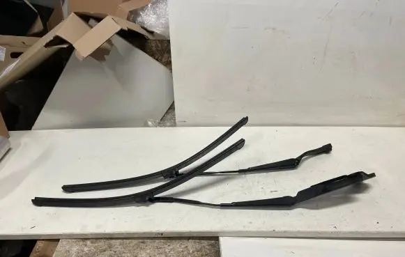 Mercedes-Benz C W204 Front wiper blade arm A2048201544 A2048200044