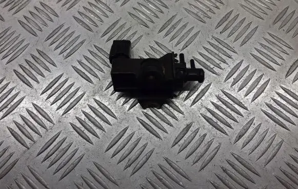 Toyota Yaris Vacuum valve 25819-33010