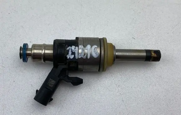 Porsche Macan (95B) Fuel injector 06L906A06