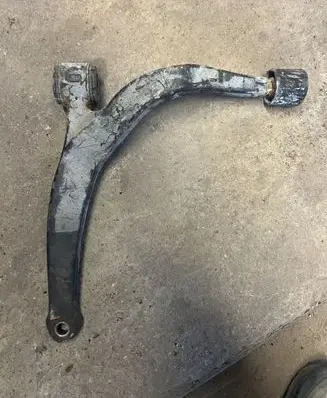 Peugeot 607 Front lower control arm/wishbone