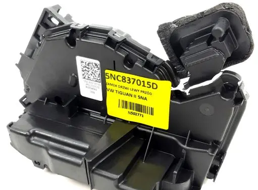 Volkswagen Tiguan Front door lock 5NC837015D
