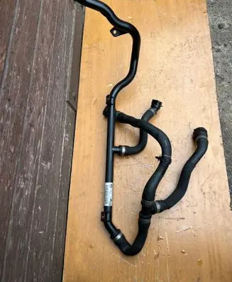 Coolant pipe/hose