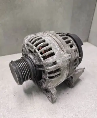 Volkswagen PASSAT B7 Generator/alternator 06F903023F 0124525091