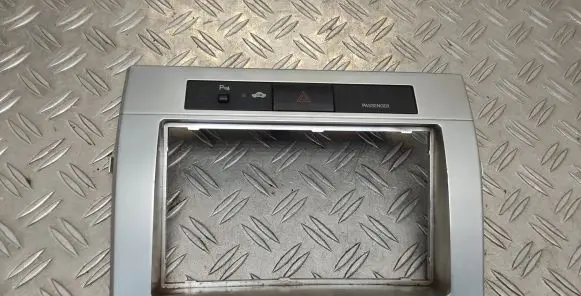 Toyota Corolla Verso AR10 Radio/GPS head unit trim 