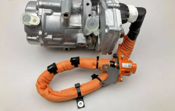 Renault Fluence Air conditioning (A/C) compressor (pump) 926008231R 09E03369 0424001412