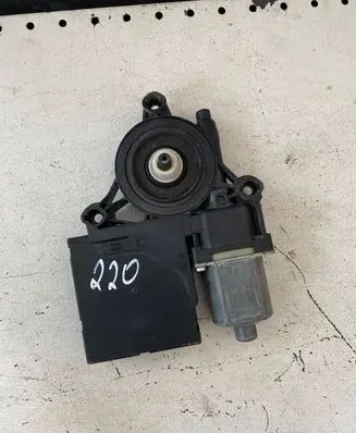 Volkswagen PASSAT B7 Front door window regulator motor 3C0959793C 918432110