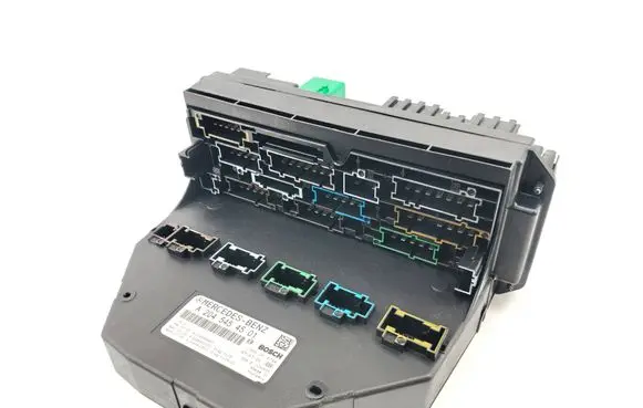Mercedes-Benz C W204 Fuse module A2045454501