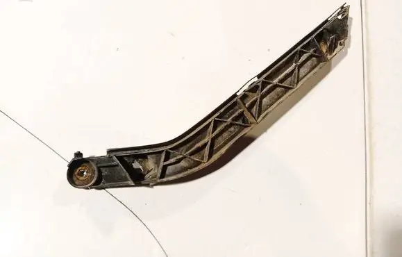 Front bumper mounting bracket