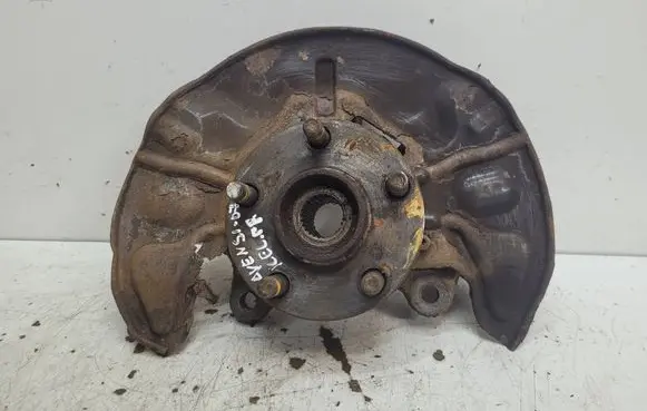 Toyota Avensis T250 Front wheel hub