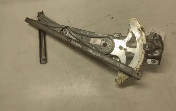 Rear door manual window regulator