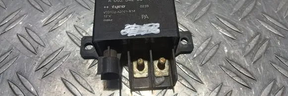 Mercedes-Benz E W211 Charging relay A0025423819