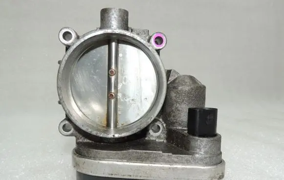 BMW 5 E60 E61 Throttle body valve 7516946 13547516946