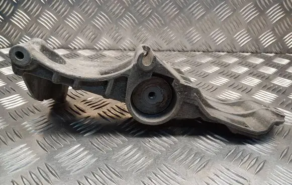 Renault Scenic II - Grand scenic II Generator/alternator bracket 8200327134