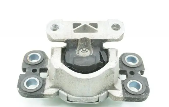 Engine mount vacuum valve