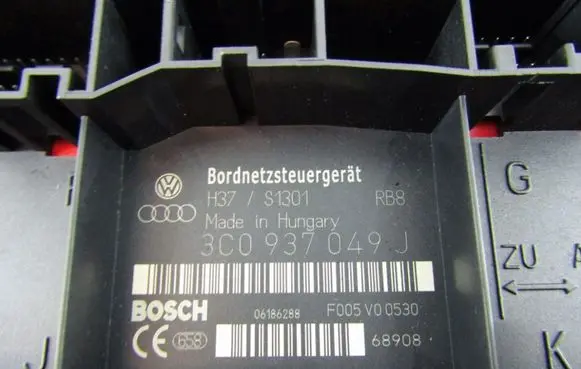 Volkswagen PASSAT B6 Fuse module 3C0937049J