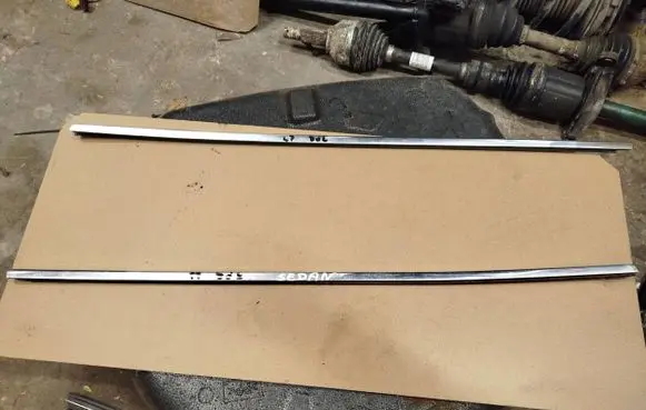 BMW 5 E39 Front door windshield rail 