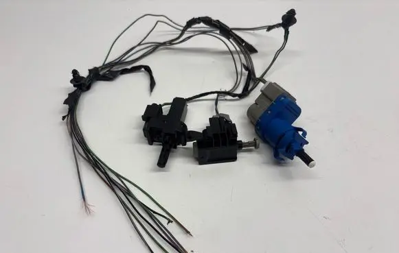 Ford Focus Clutch pedal sensor 4M5T7C534AA 8T4T96854AA U3NFA
