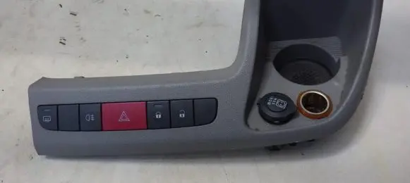 Cup holder front