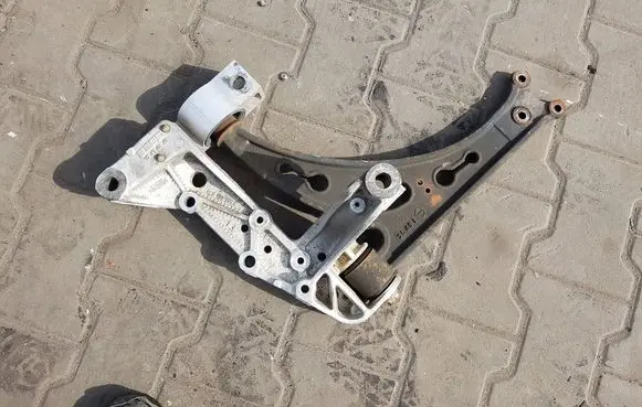 Skoda Octavia Mk2 (1Z) Front lower control arm/wishbone 1K0199295E