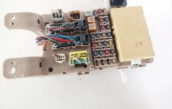 Toyota Corolla Verso E121 Fuse box set 8264113040 82641-13040