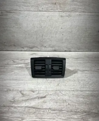 Rear air vent grill