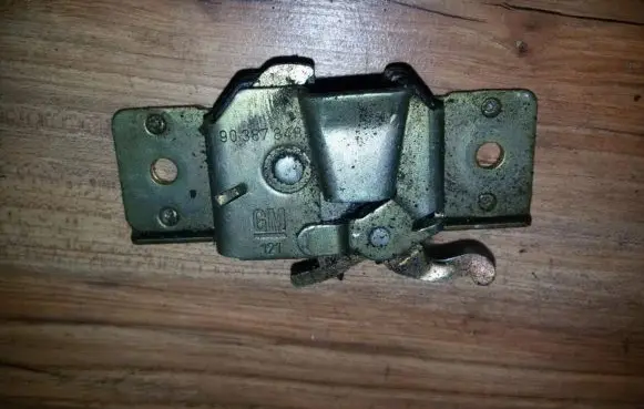Opel Tigra A Tailgate/trunk/boot lock/catch/latch 90387848