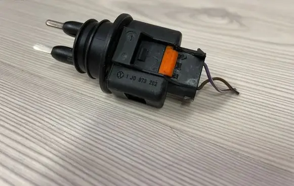 Volkswagen Scirocco Coolant level sensor 1J0973202