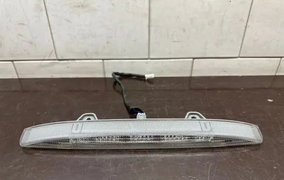 Toyota Prius (XW50) Third/center stoplight
