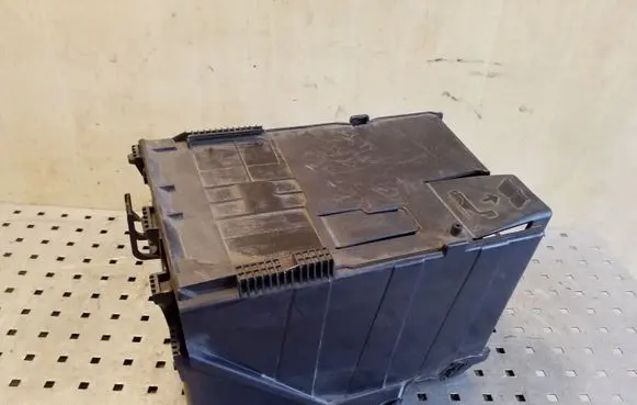 Battery box tray