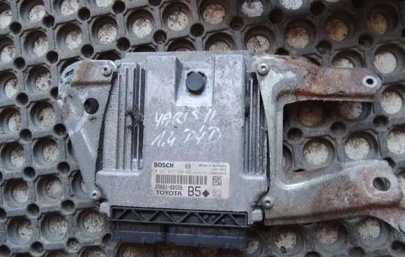 Toyota Yaris Engine control unit/module 0281017134 896610DG50 1039S39970