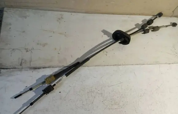 Opel Insignia A Gear shift cable linkage 55560991