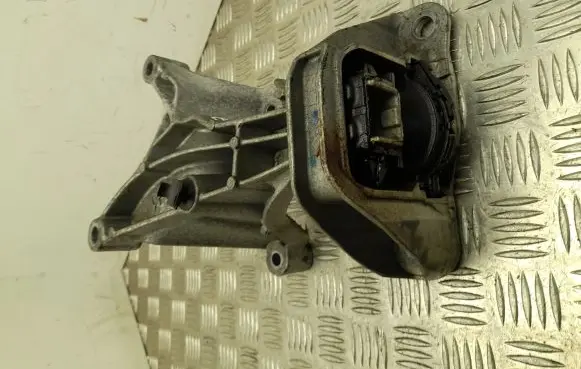 Nissan Juke II F16 Engine mount bracket 112325208R