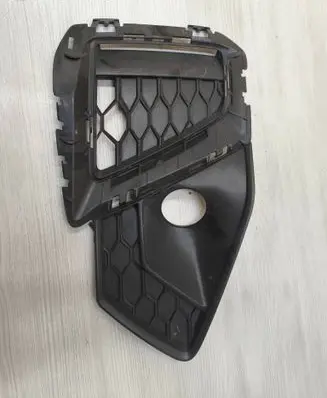 Audi A4 S4 B9 8W Front bumper lower grill 8W0807681